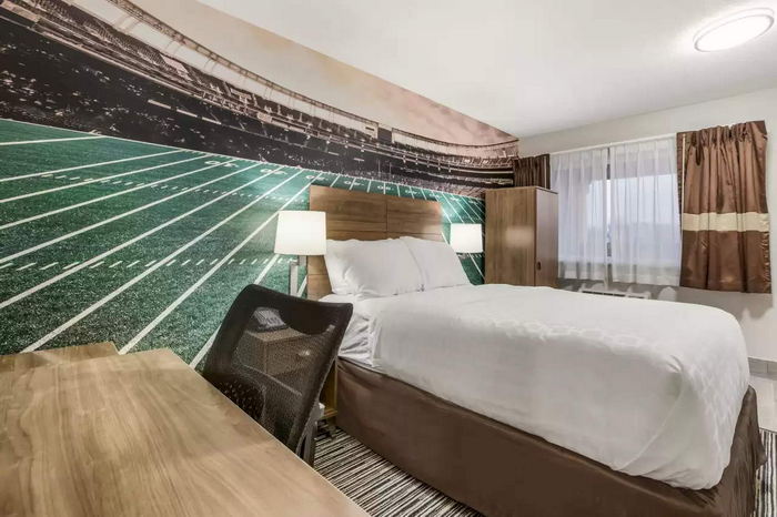 Poplars Motel (Clarion Pointe East, Inn America) - Recent Photos From Website (newer photo)
